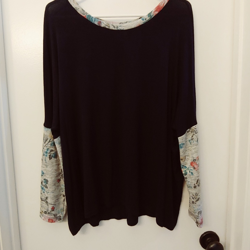 Pinkblush Navy top w/floral color block sleeves